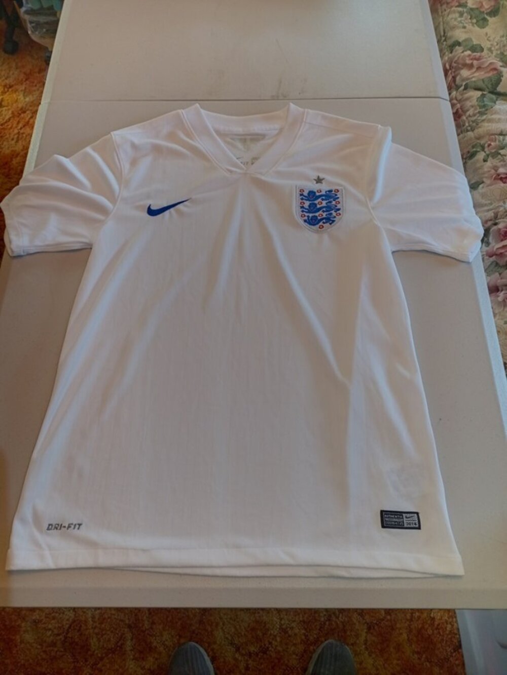 Nike Team England World Cup Soccer Jersey Adult Small NWOT Dated 2014